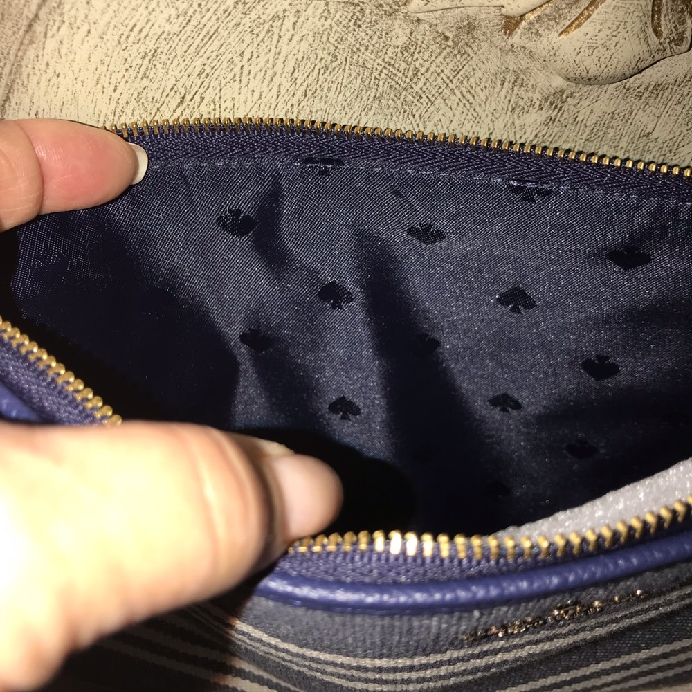 Kate ♠️ Spade Larchmont Stripe Navy Gia Clutch - Picture 5 of 8
